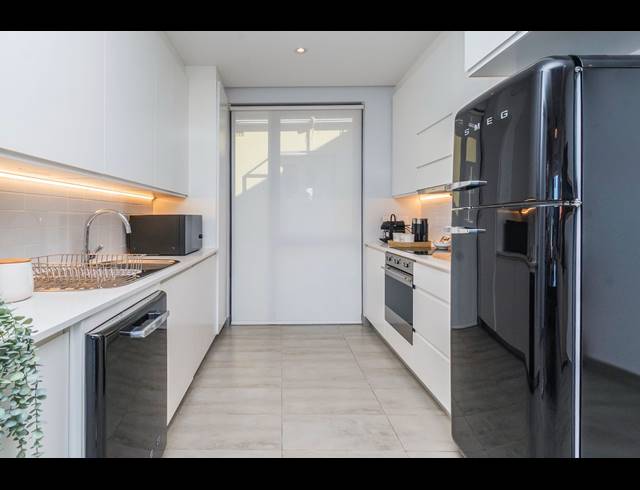 2 BEDROOM APARTMENT TO LET IN DE WATERKANT